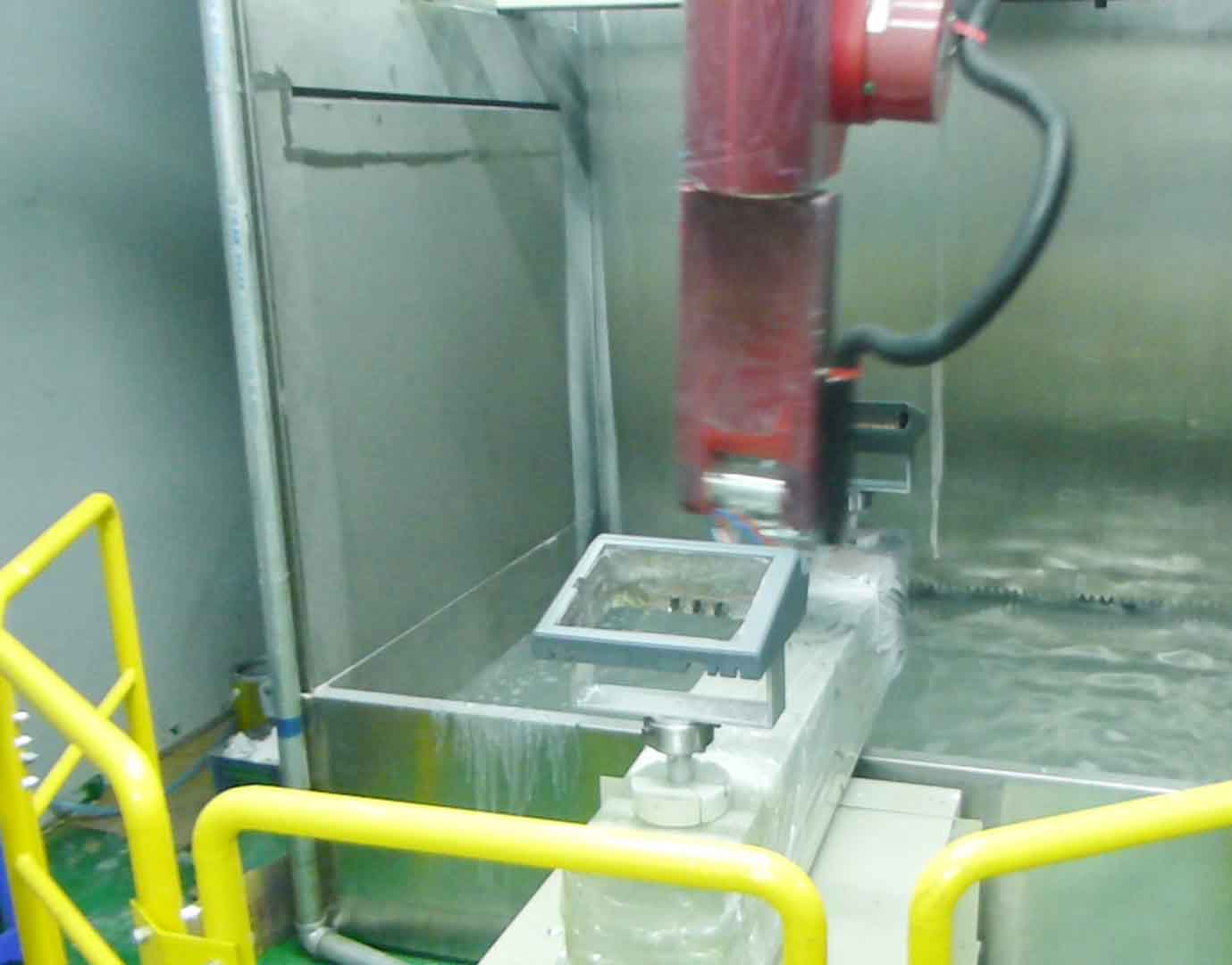 醫(yī)療設(shè)備外觀件機器人自動噴漆